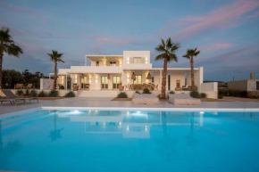 Moderne Villa mit Pool und Meerblick
